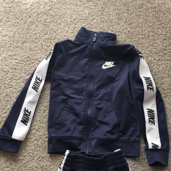 Nike 2 piece matching set “track suit” 3T - Picture 2 of 7